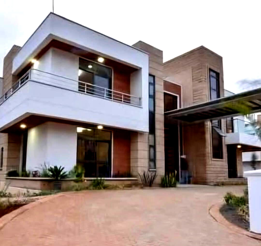 5-Ensuite Villa with Pool Access on Half-Acre – Karen