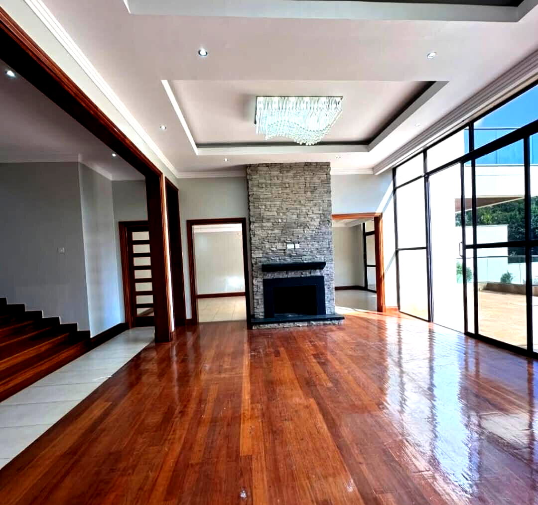 5-Ensuite Villa with Pool Access on Half-Acre – Karen