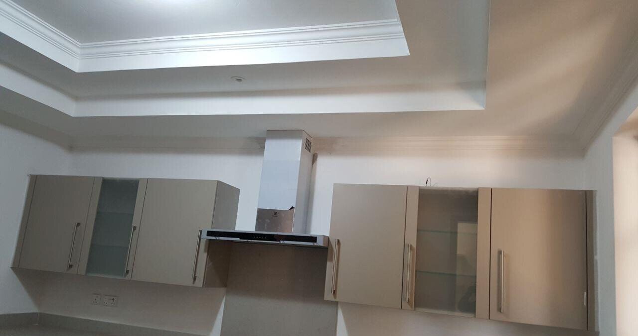Classic 5-Ensuite Townhouse with Jacuzzi & Mature Garden - Lavington
