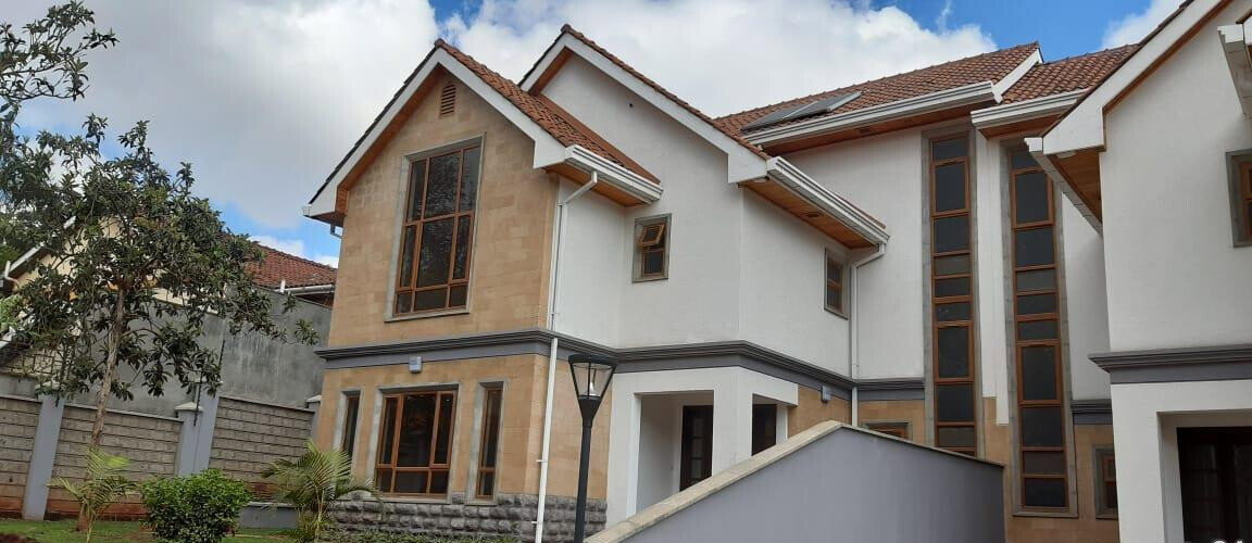 Classic 5-Ensuite Townhouse with Jacuzzi & Mature Garden - Lavington