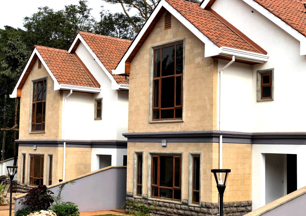 Classic 5-Ensuite Townhouse with Jacuzzi & Mature Garden - Lavington