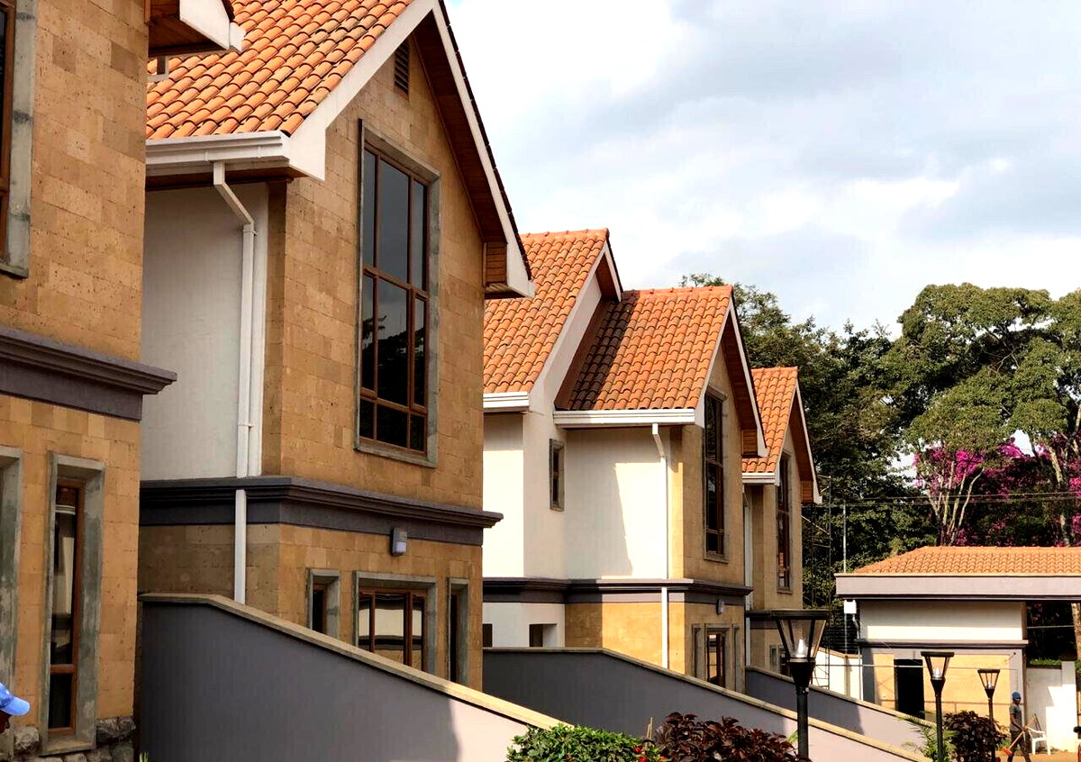 Classic 5-Ensuite Townhouse with Jacuzzi & Mature Garden - Lavington
