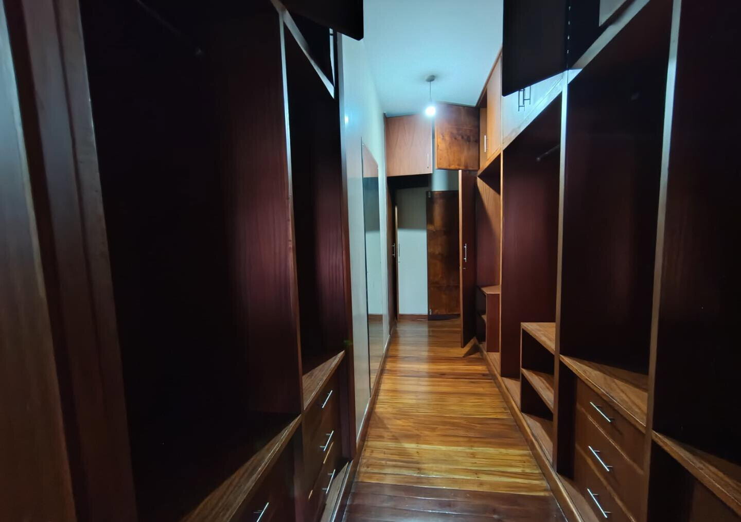 Luxury 4BR Haven with Garden
