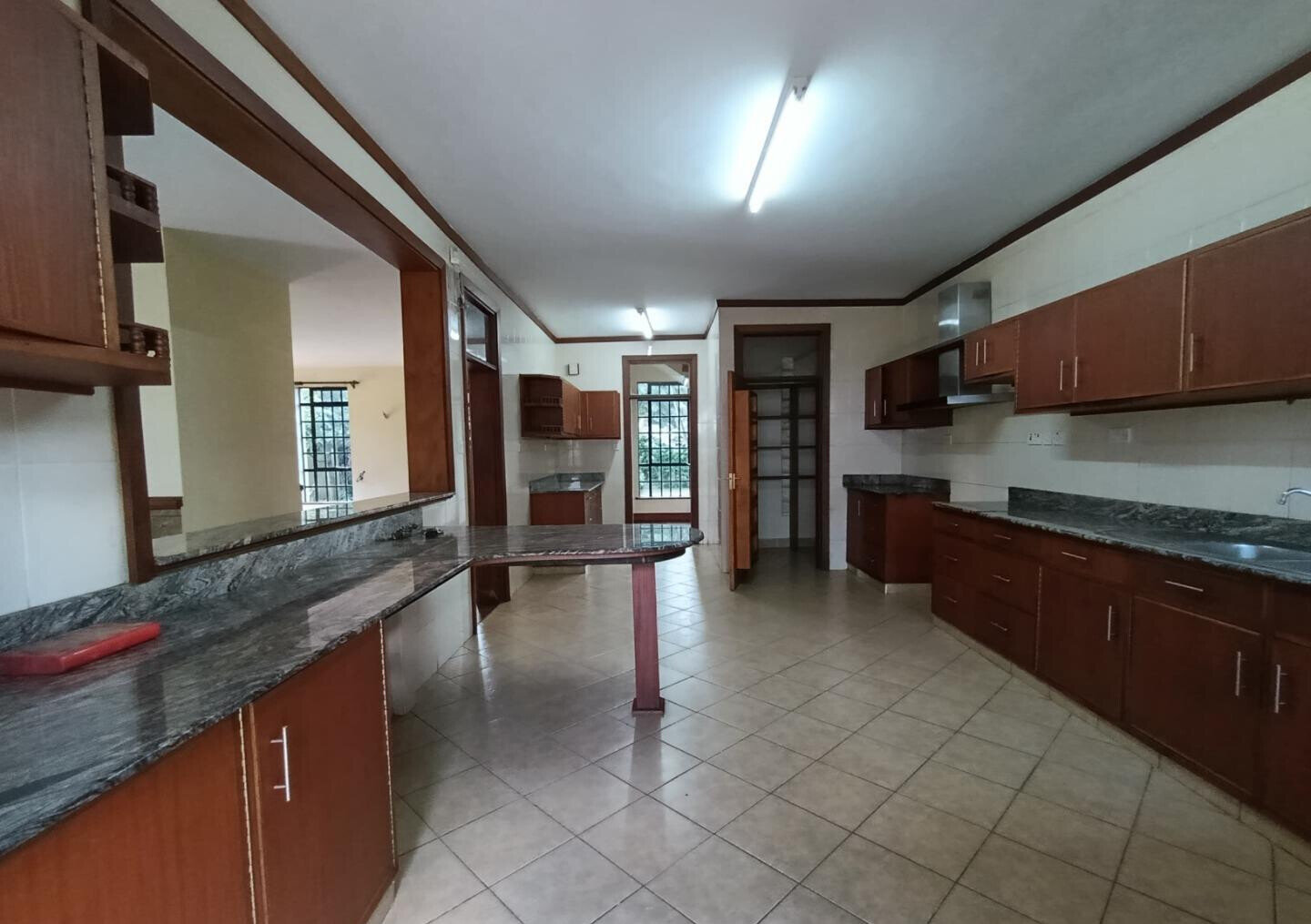 Luxury 4BR Haven with Garden