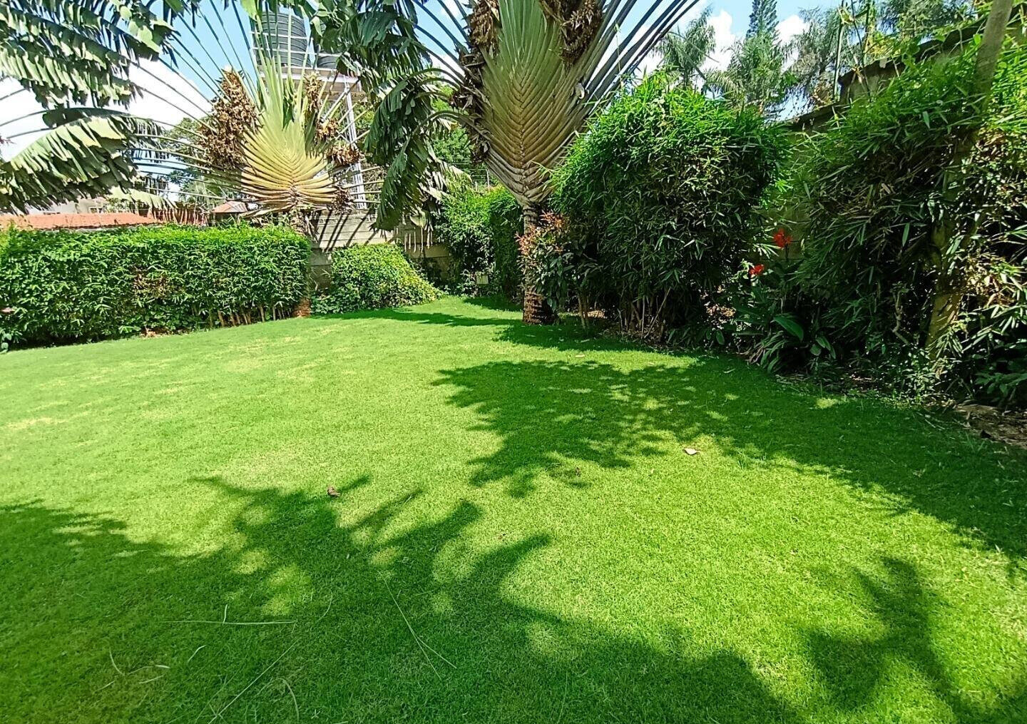Luxury 4BR Haven with Garden