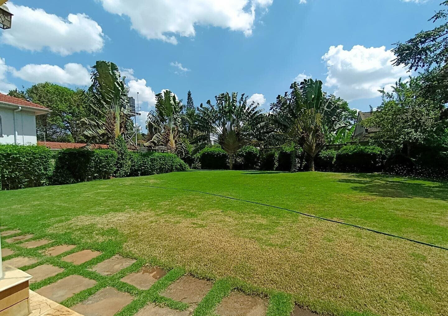 Luxury 4BR Haven with Garden
