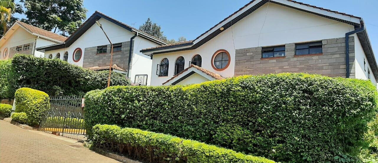 Newly Refurbished 4BR Townhouse with Private Garden - Westlands