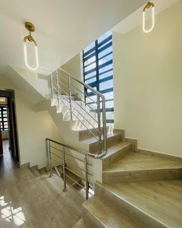 4BR Townhouse with Private Office & Roof Terrace - Kamakis