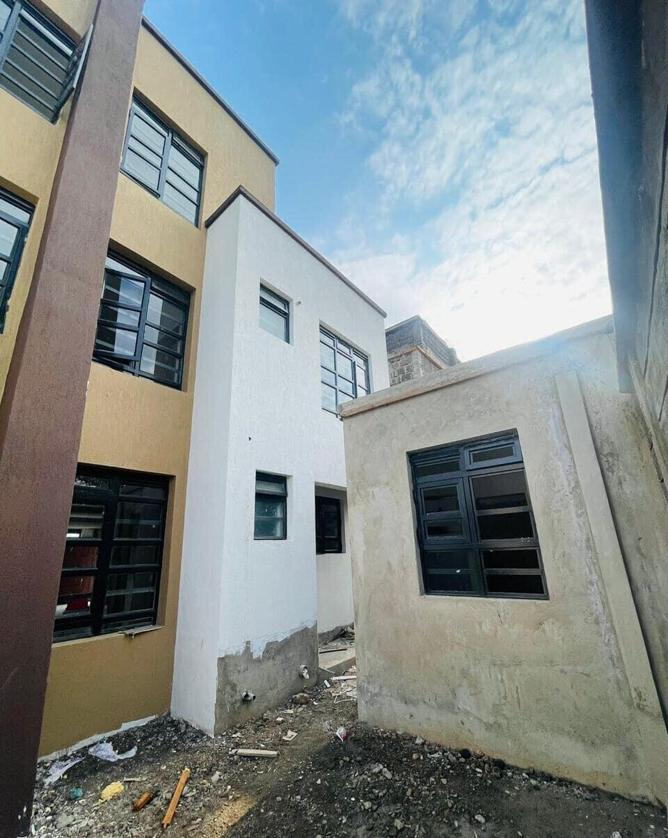 4BR Townhouse with Private Office & Roof Terrace - Kamakis