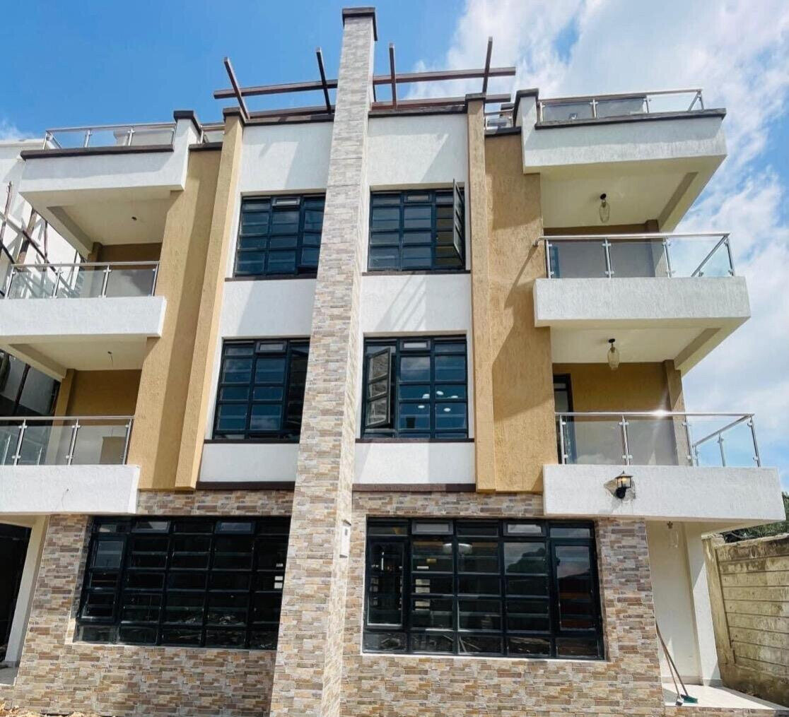 4BR Townhouse with Private Office & Roof Terrace - Kamakis