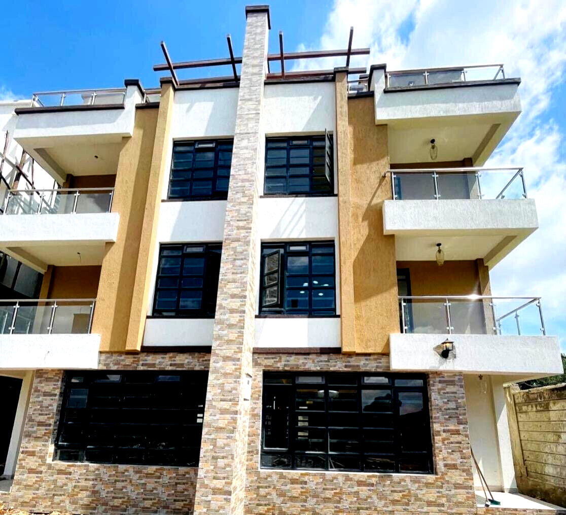 4BR Townhouse with Private Office & Roof Terrace - Kamakis