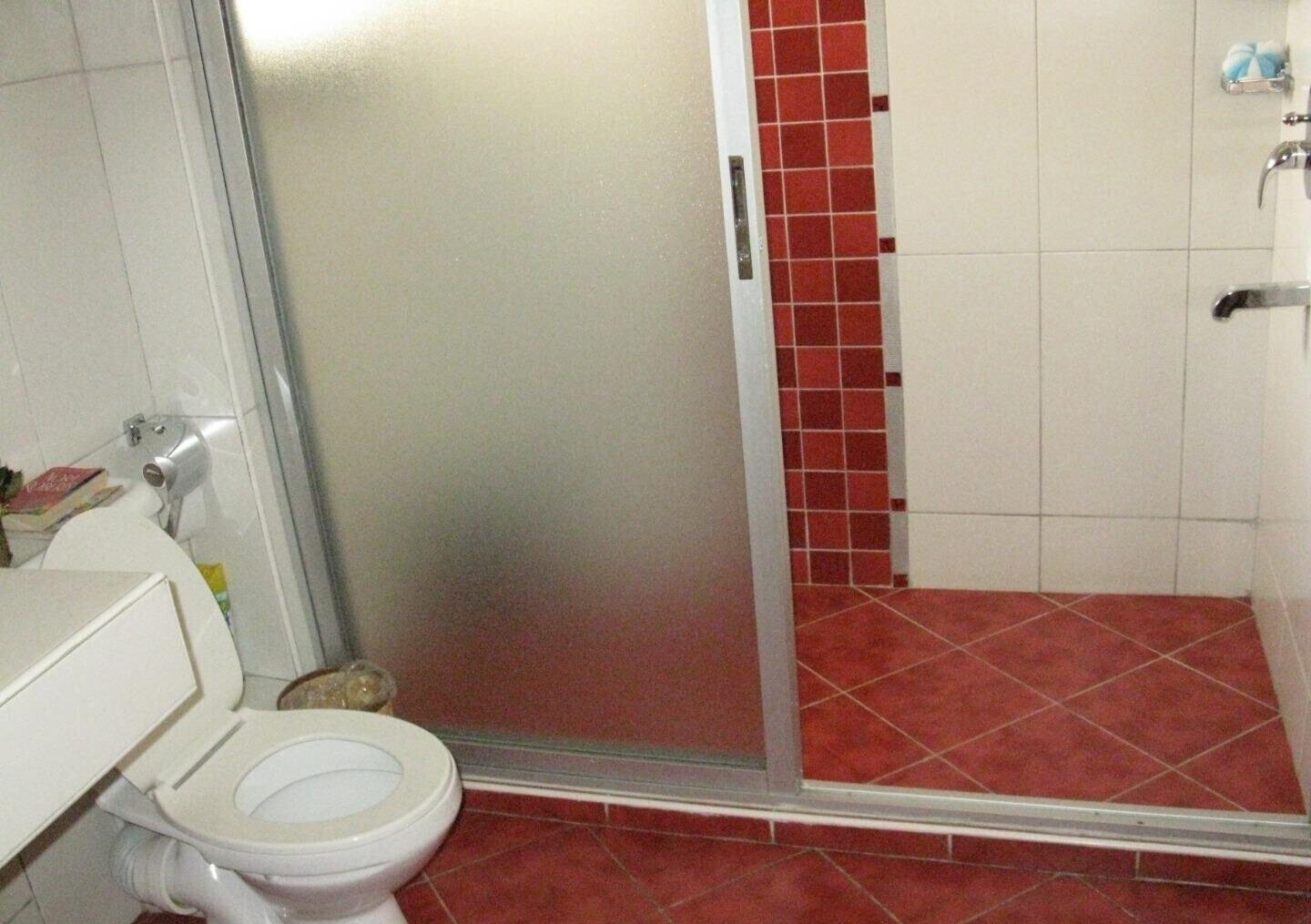 4BR Maisonette with DSQ & Fresh Redecoration - South B