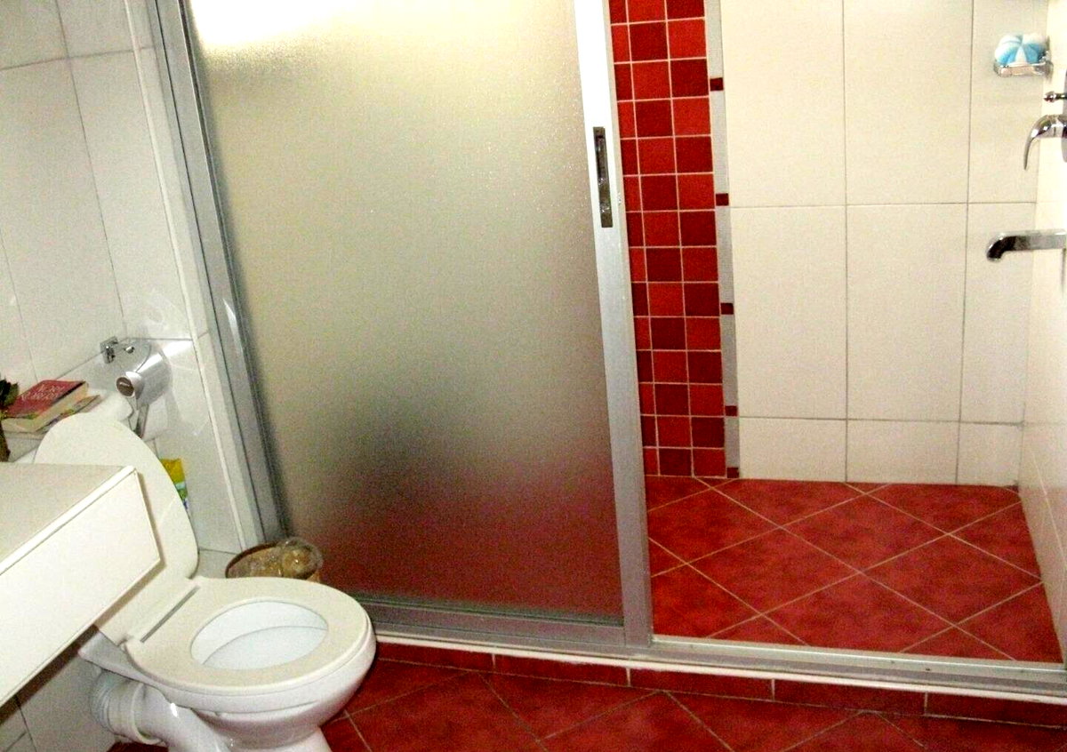 4BR Maisonette with DSQ & Fresh Redecoration - South B