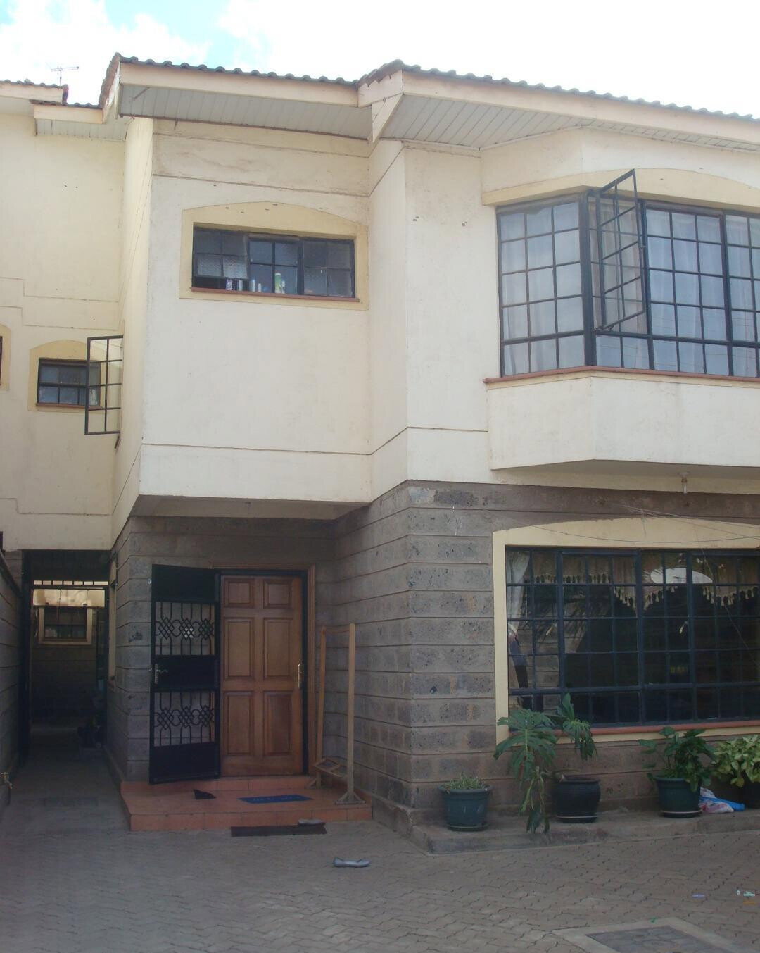 4BR Maisonette with DSQ & Fresh Redecoration - South B
