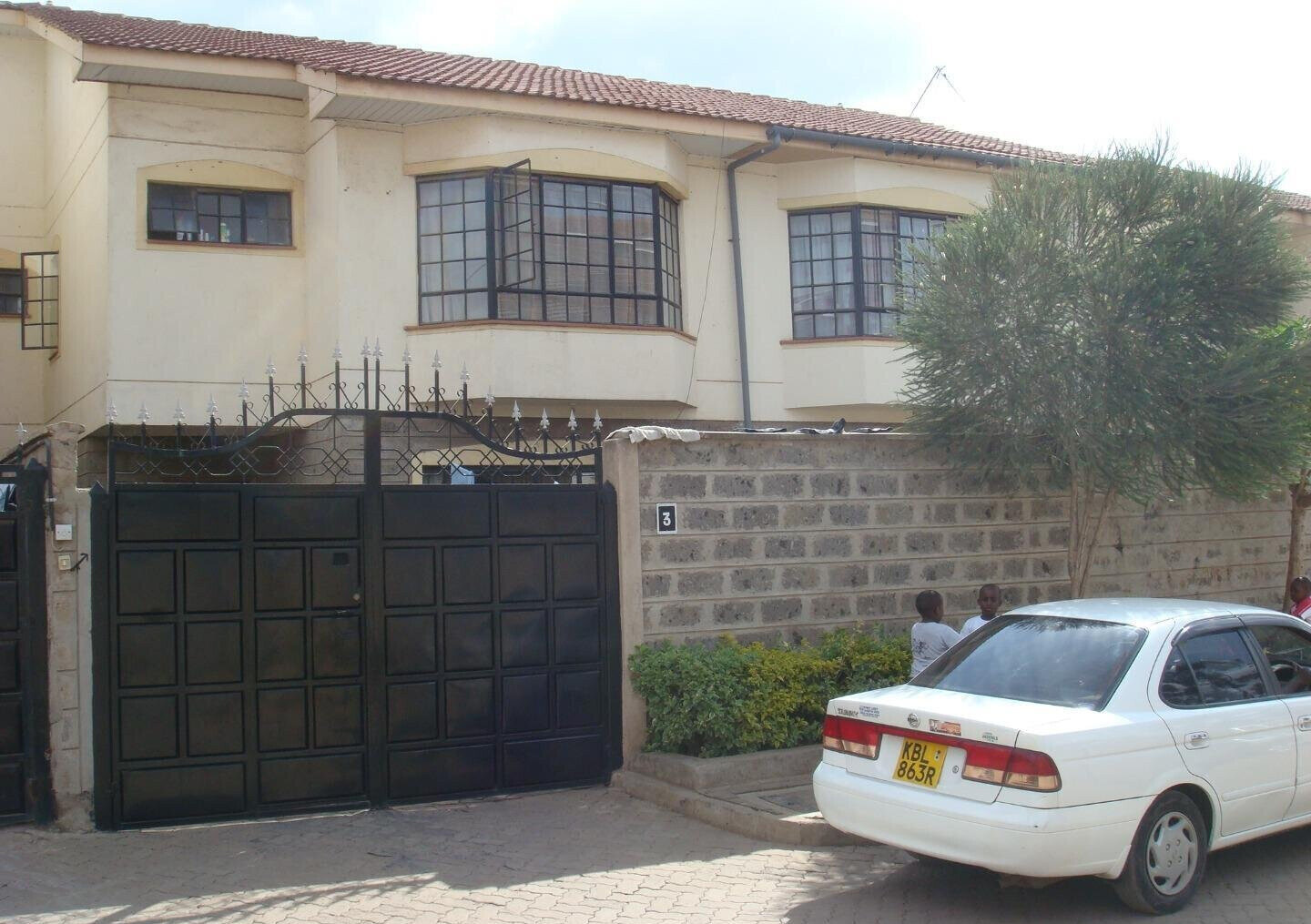 4BR Maisonette with DSQ & Fresh Redecoration - South B