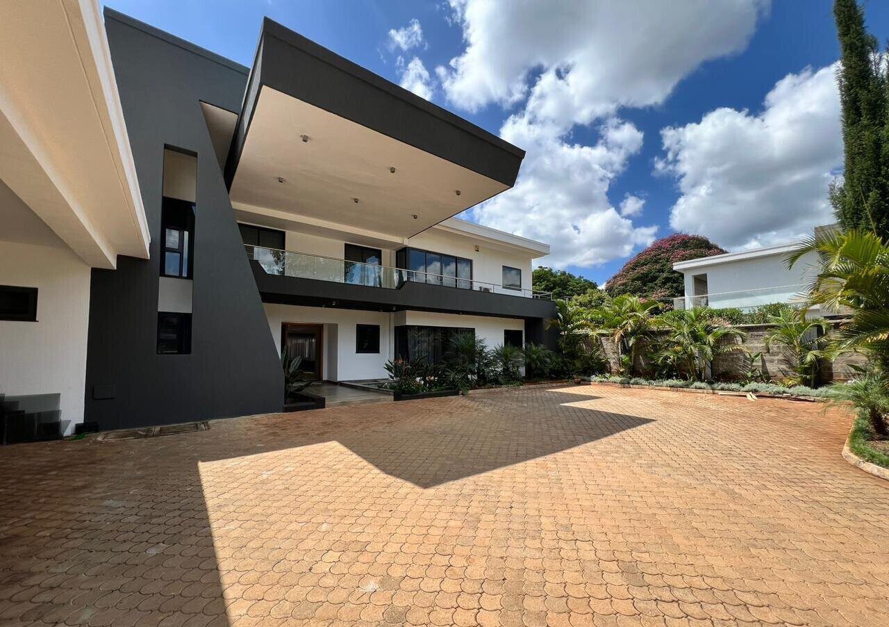 5-Ensuite Townhouse with Pool & Gazebo - Lakeview Estate