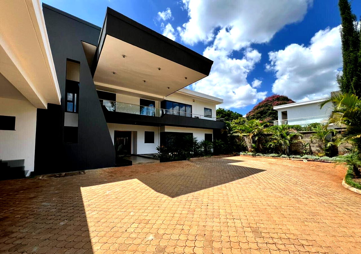 5-Ensuite Townhouse with Pool & Gazebo - Lakeview Estate