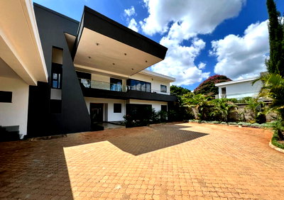 5-Ensuite Townhouse with Pool & Gazebo - Lakeview Estate