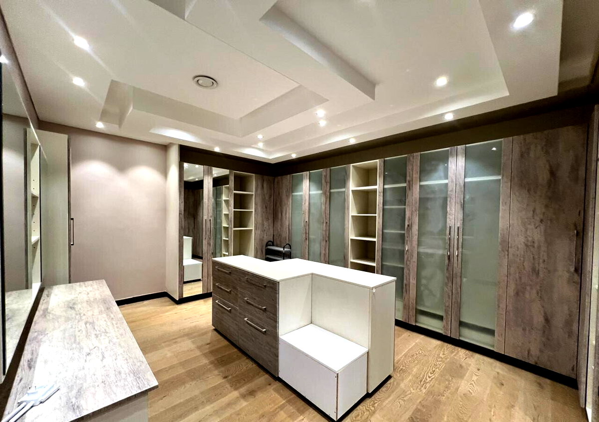 5-Ensuite Townhouse with Pool & Gazebo - Lakeview Estate