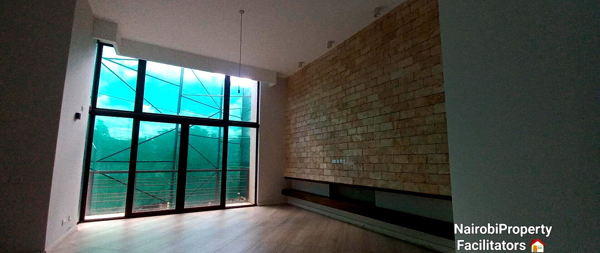 4BR Townhouse with Rooftop Views & Mature Garden - Lavington