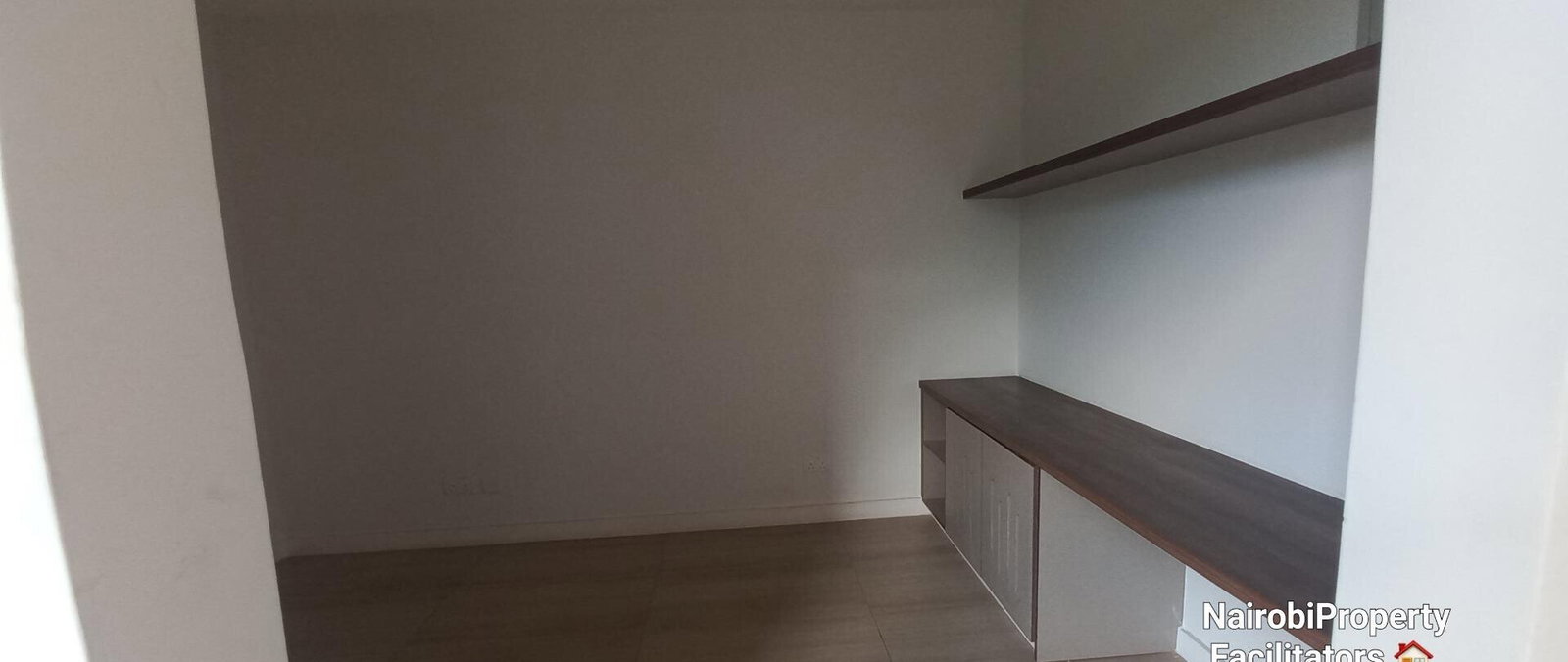 4BR Townhouse with Rooftop Views & Mature Garden - Lavington
