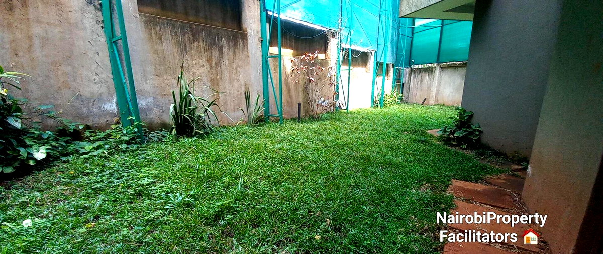 4BR Townhouse with Rooftop Views & Mature Garden - Lavington