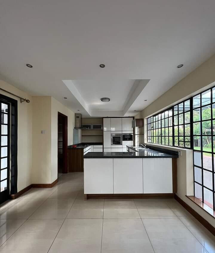 Newly Built 4-Ensuite Villa with Pool & Gym - Westlands
