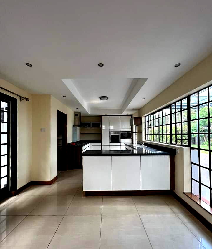 Newly Built 4-Ensuite Villa with Pool & Gym - Westlands