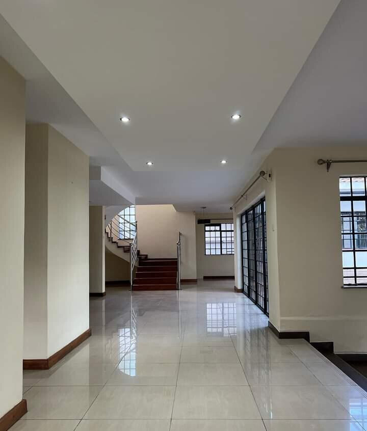 Newly Built 4-Ensuite Villa with Pool & Gym - Westlands