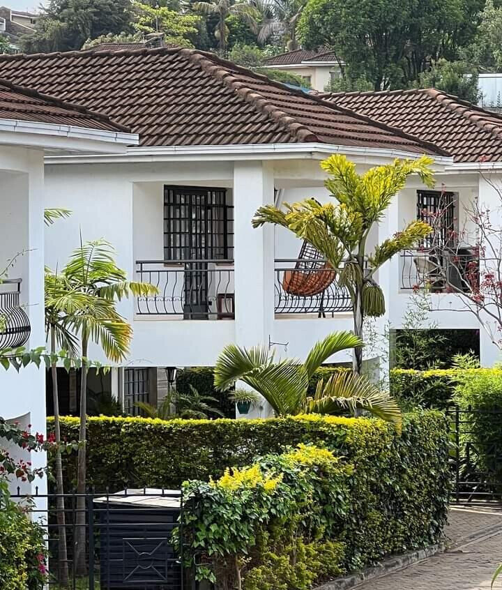 Newly Built 4-Ensuite Villa with Pool & Gym - Westlands
