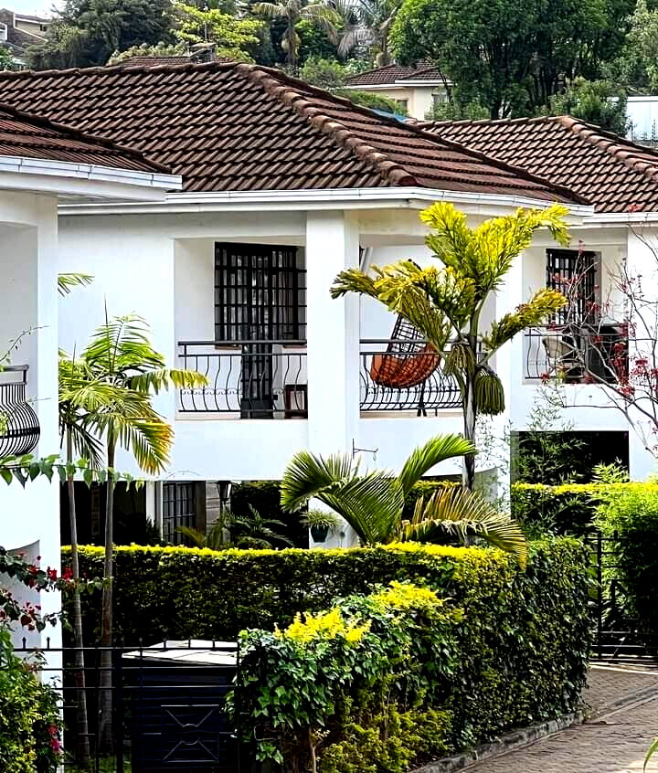 Newly Built 4-Ensuite Villa with Pool & Gym - Westlands
