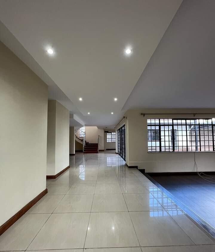 Newly Built 4-Ensuite Villa with Pool & Gym - Westlands