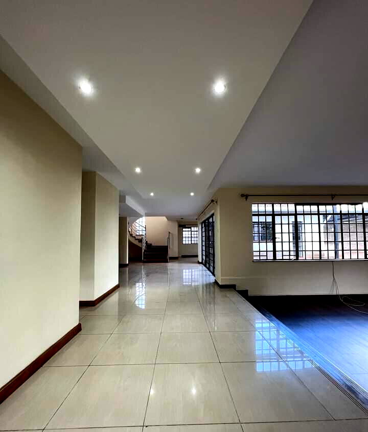 Newly Built 4-Ensuite Villa with Pool & Gym - Westlands