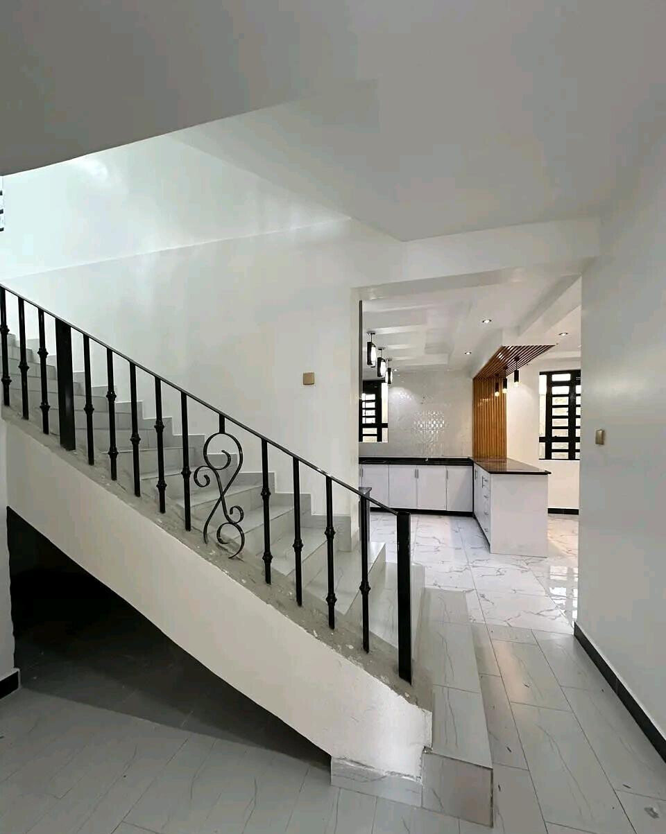 5-Bedroom All-Ensuite Townhouse with Study & Rooftop Terrace - Utawala