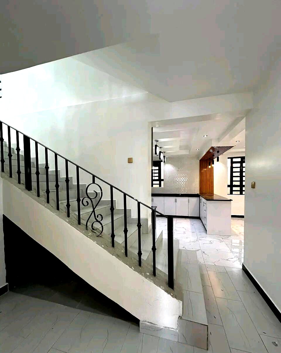 5-Bedroom All-Ensuite Townhouse with Study & Rooftop Terrace - Utawala