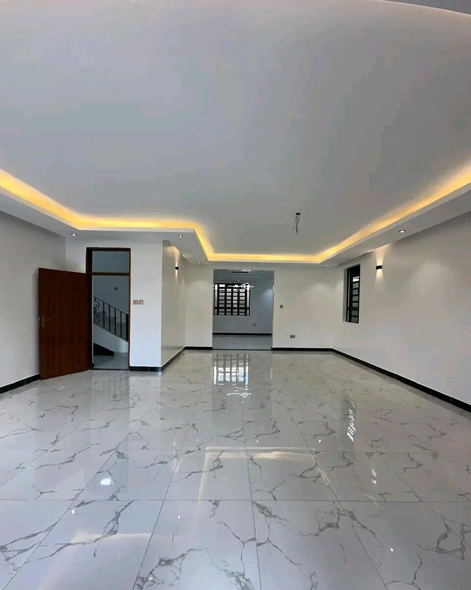 5-Bedroom All-Ensuite Townhouse with Study & Rooftop Terrace - Utawala