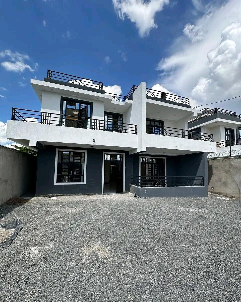 5-Bedroom All-Ensuite Townhouse with Study & Rooftop Terrace - Utawala