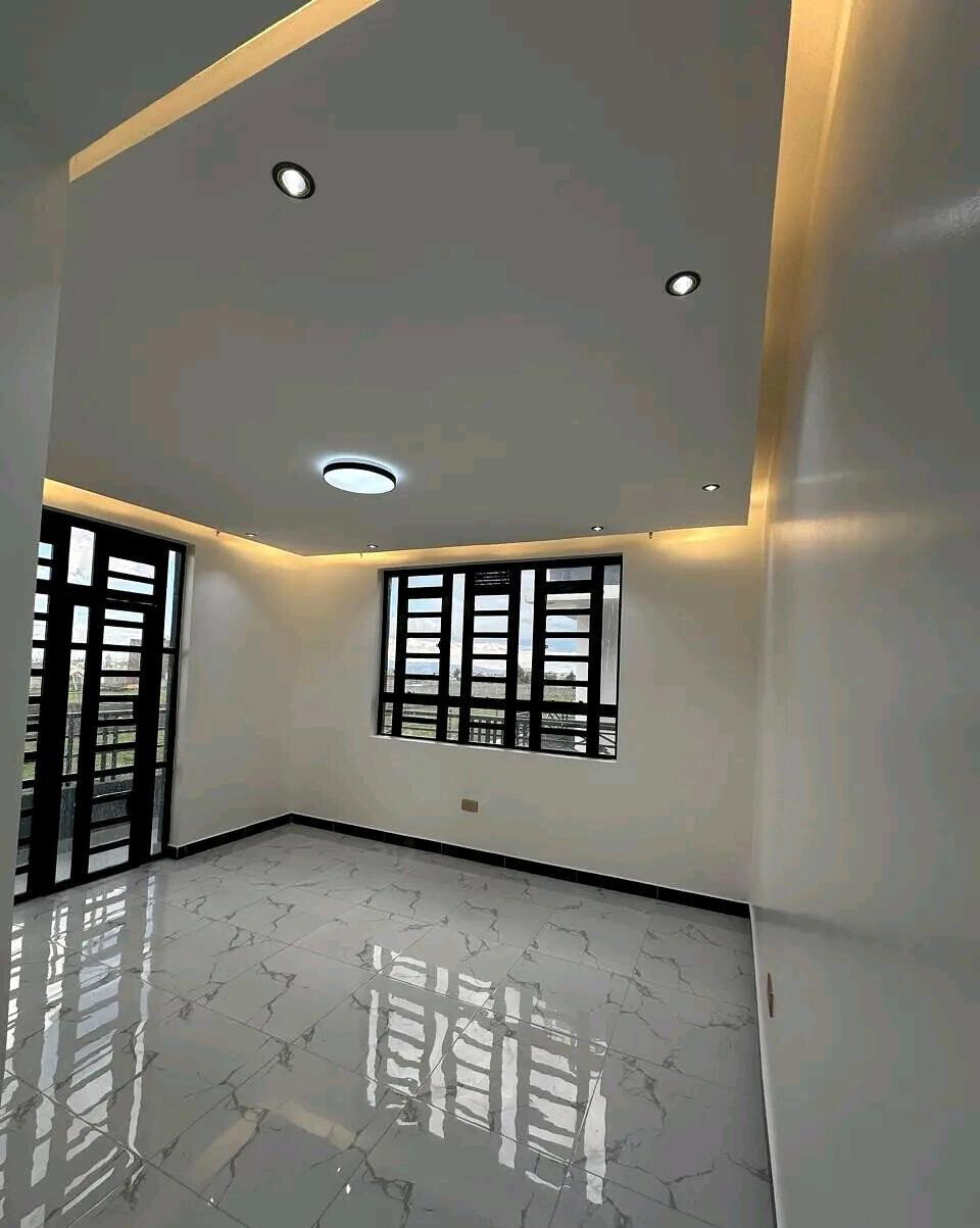 5-Bedroom All-Ensuite Townhouse with Study & Rooftop Terrace - Utawala
