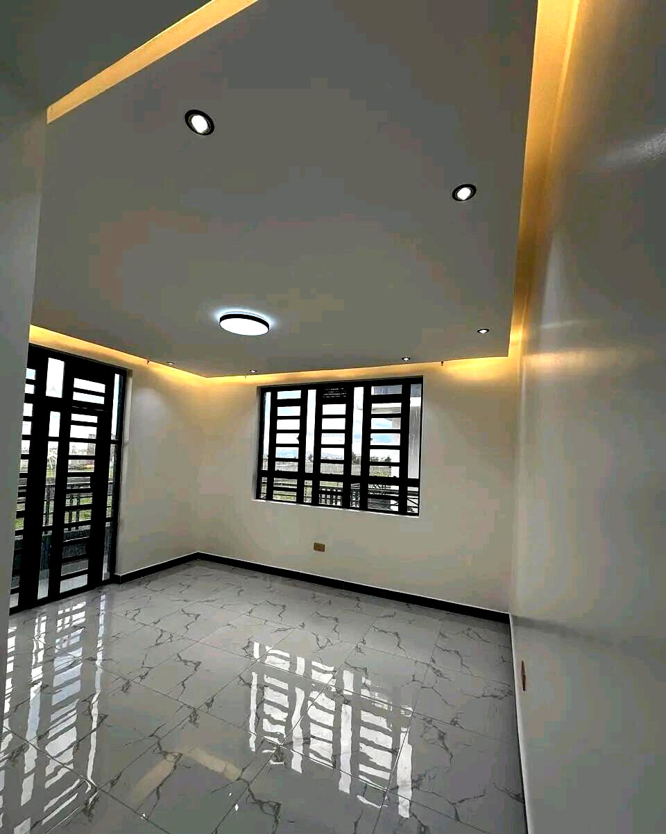5-Bedroom All-Ensuite Townhouse with Study & Rooftop Terrace - Utawala