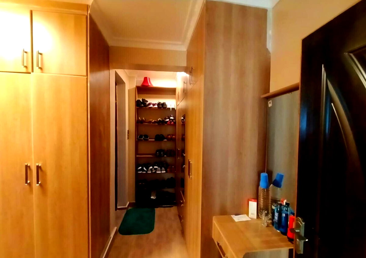 5-Ensuite Townhouse with DSQ & Sunken Lounge – Kerarapon Karen