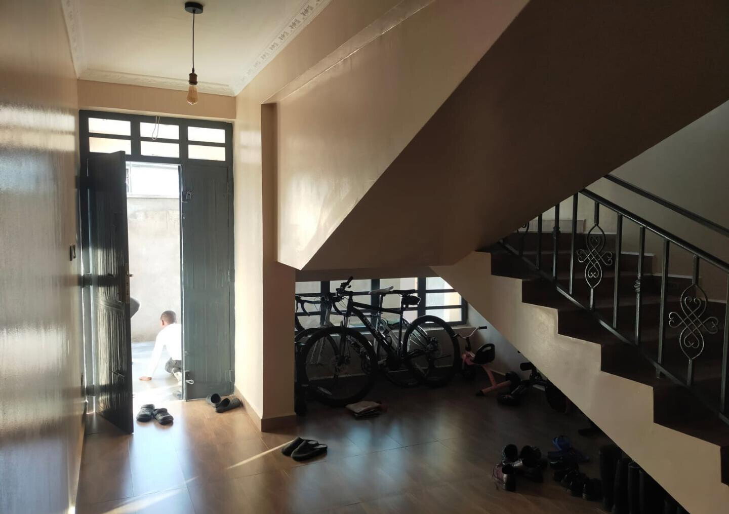 5-Ensuite Townhouse with DSQ & Sunken Lounge – Kerarapon Karen