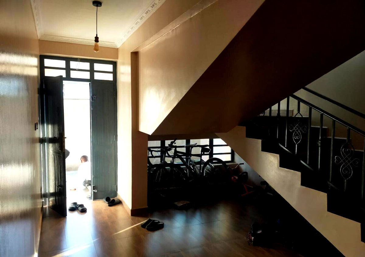 5-Ensuite Townhouse with DSQ & Sunken Lounge – Kerarapon Karen