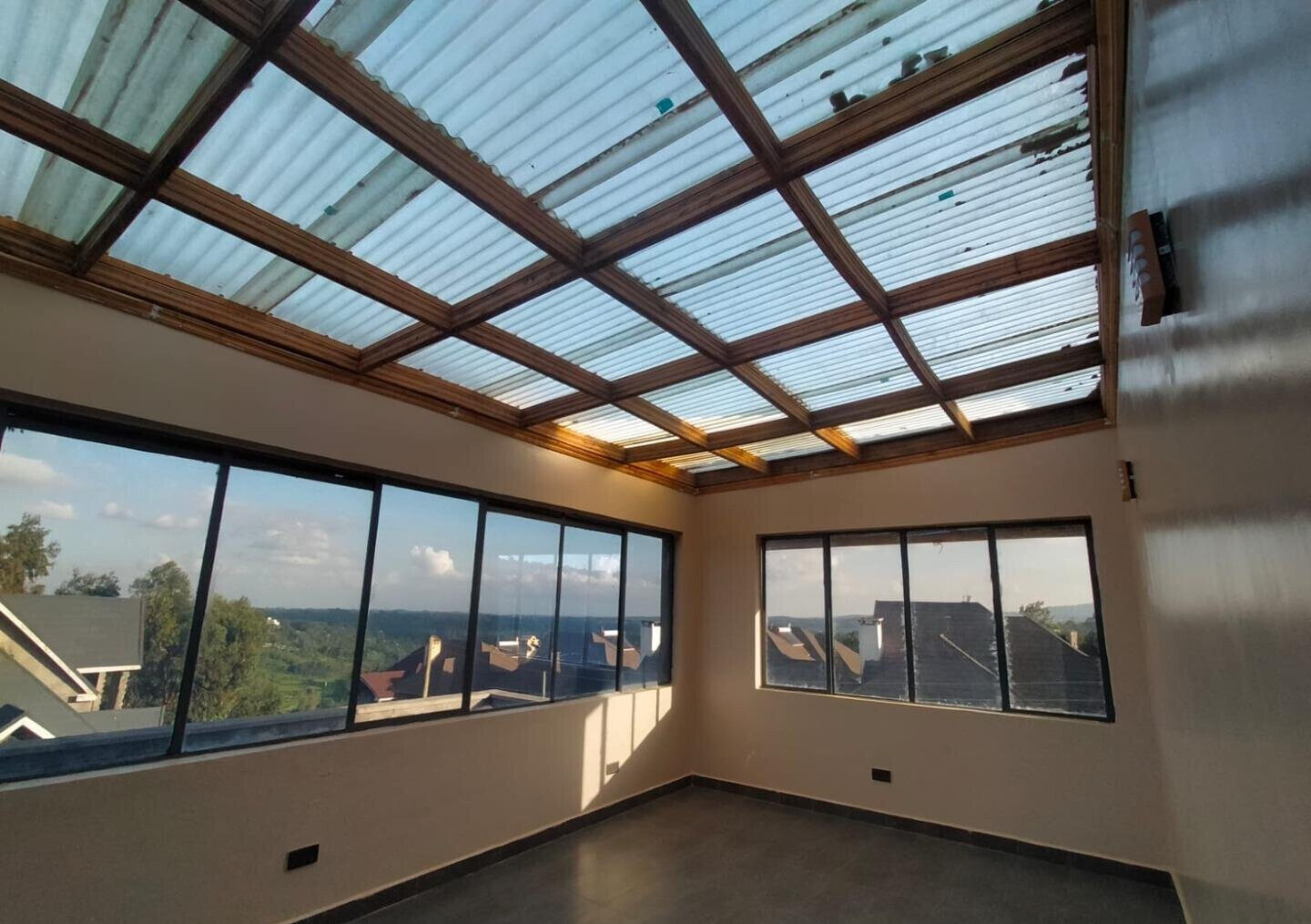 5-Ensuite Townhouse with DSQ & Sunken Lounge – Kerarapon Karen