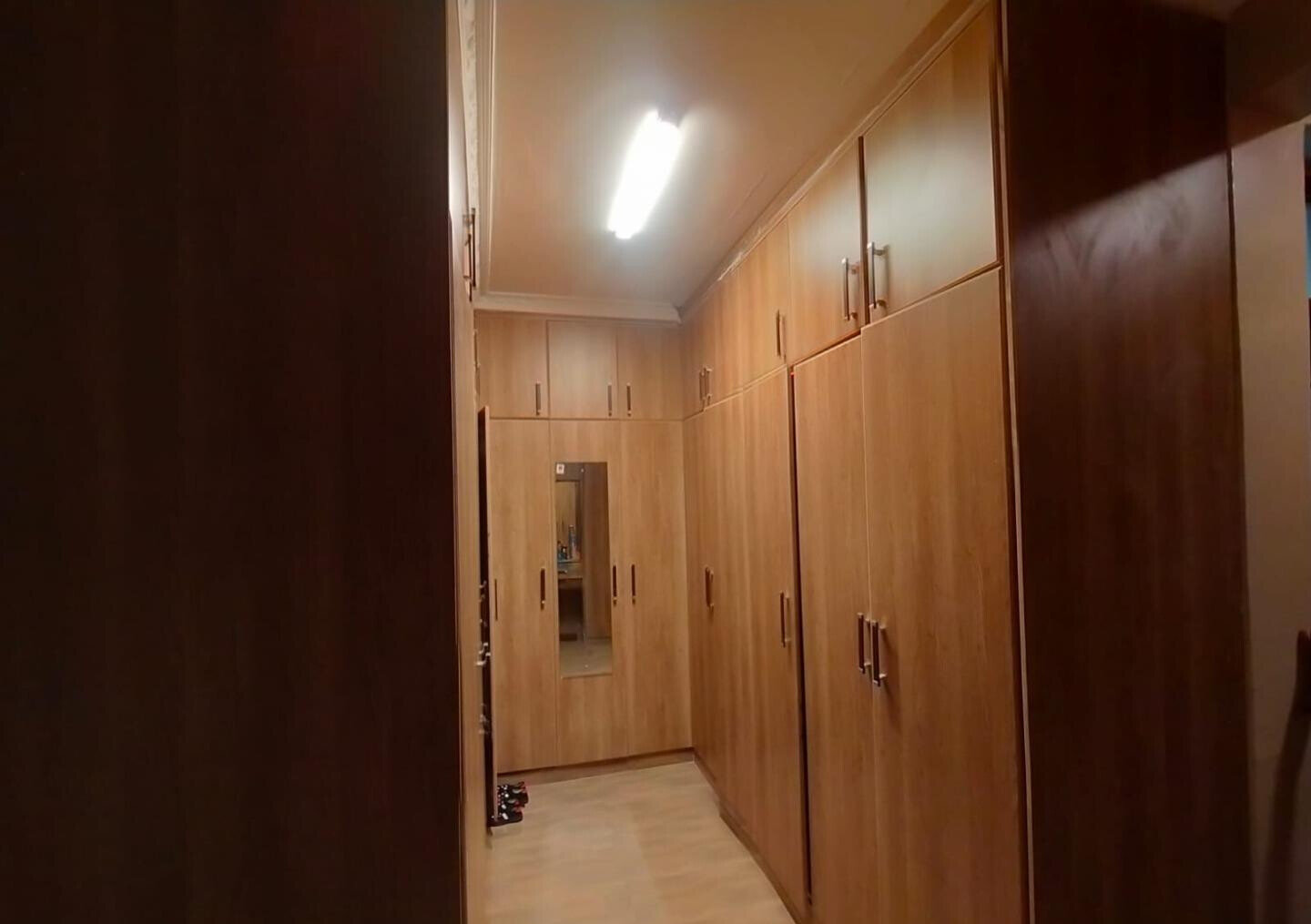 5-Ensuite Townhouse with DSQ & Sunken Lounge – Kerarapon Karen