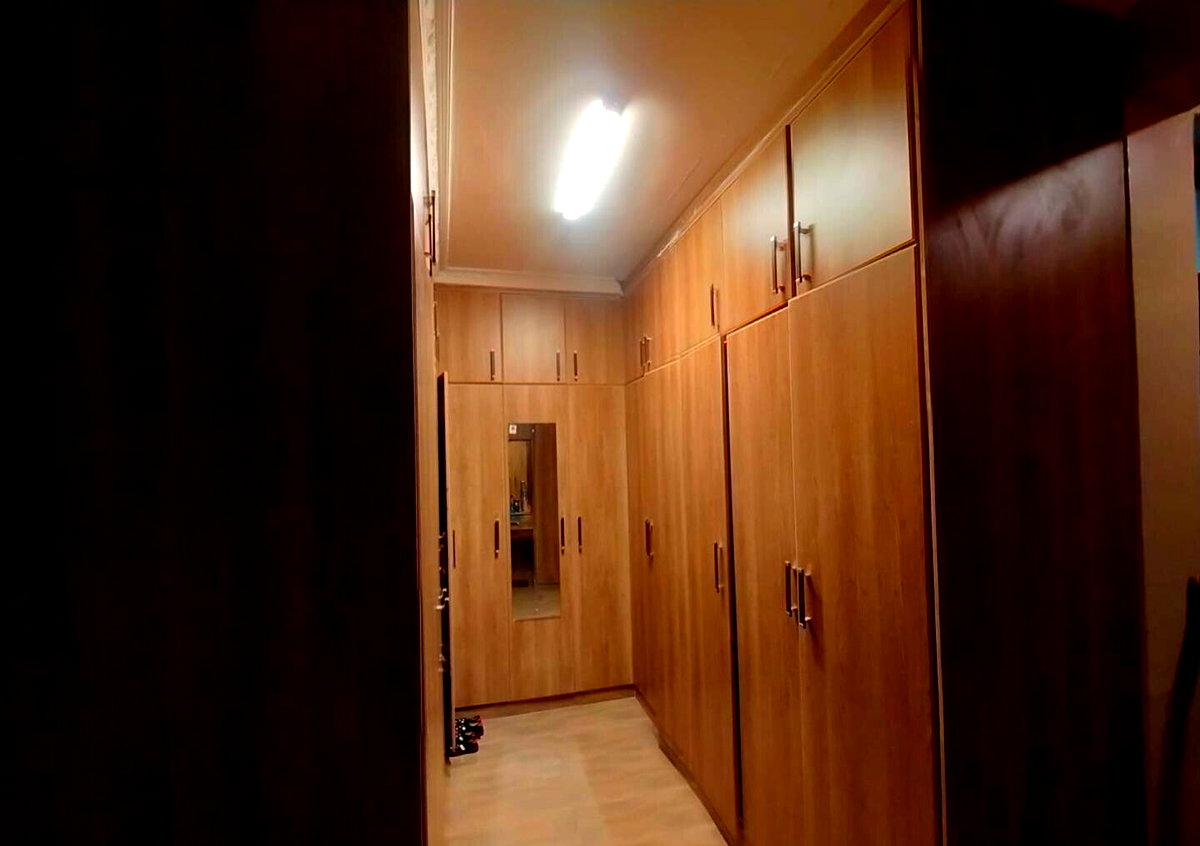 5-Ensuite Townhouse with DSQ & Sunken Lounge – Kerarapon Karen