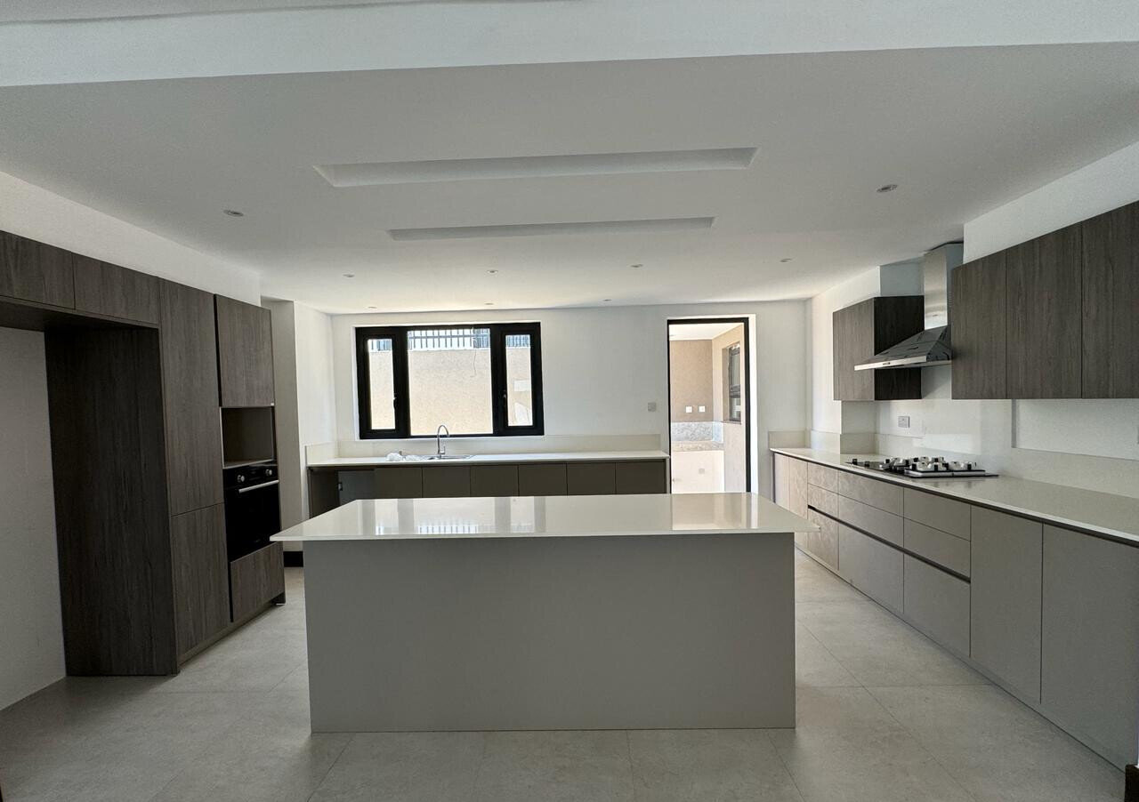 5 En-Suite Villa with Private Lift & DSQ - Kitisuru