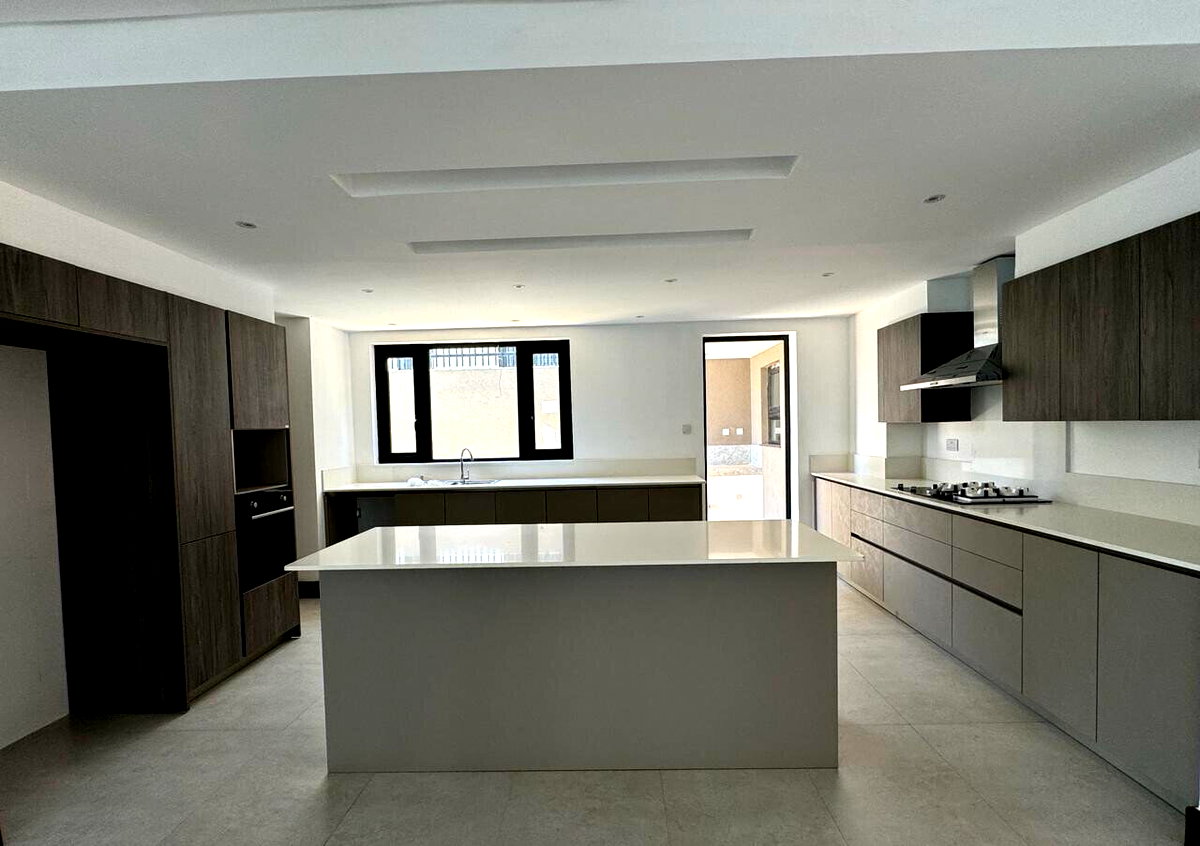 5 En-Suite Villa with Private Lift & DSQ - Kitisuru