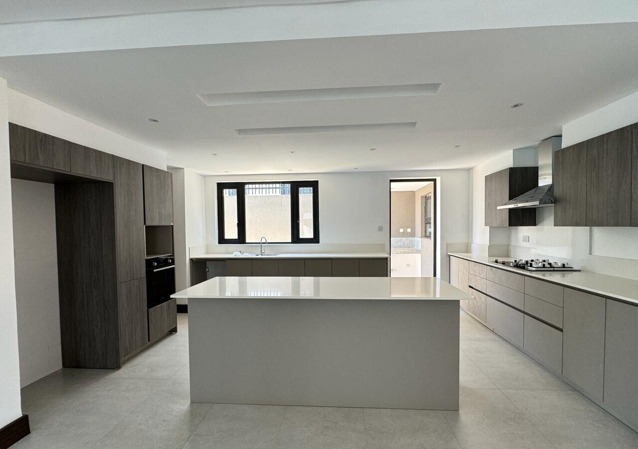 5 En-Suite Villa with Private Lift & DSQ - Kitisuru