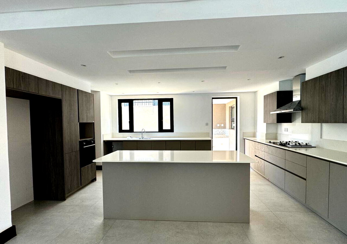 5 En-Suite Villa with Private Lift & DSQ - Kitisuru