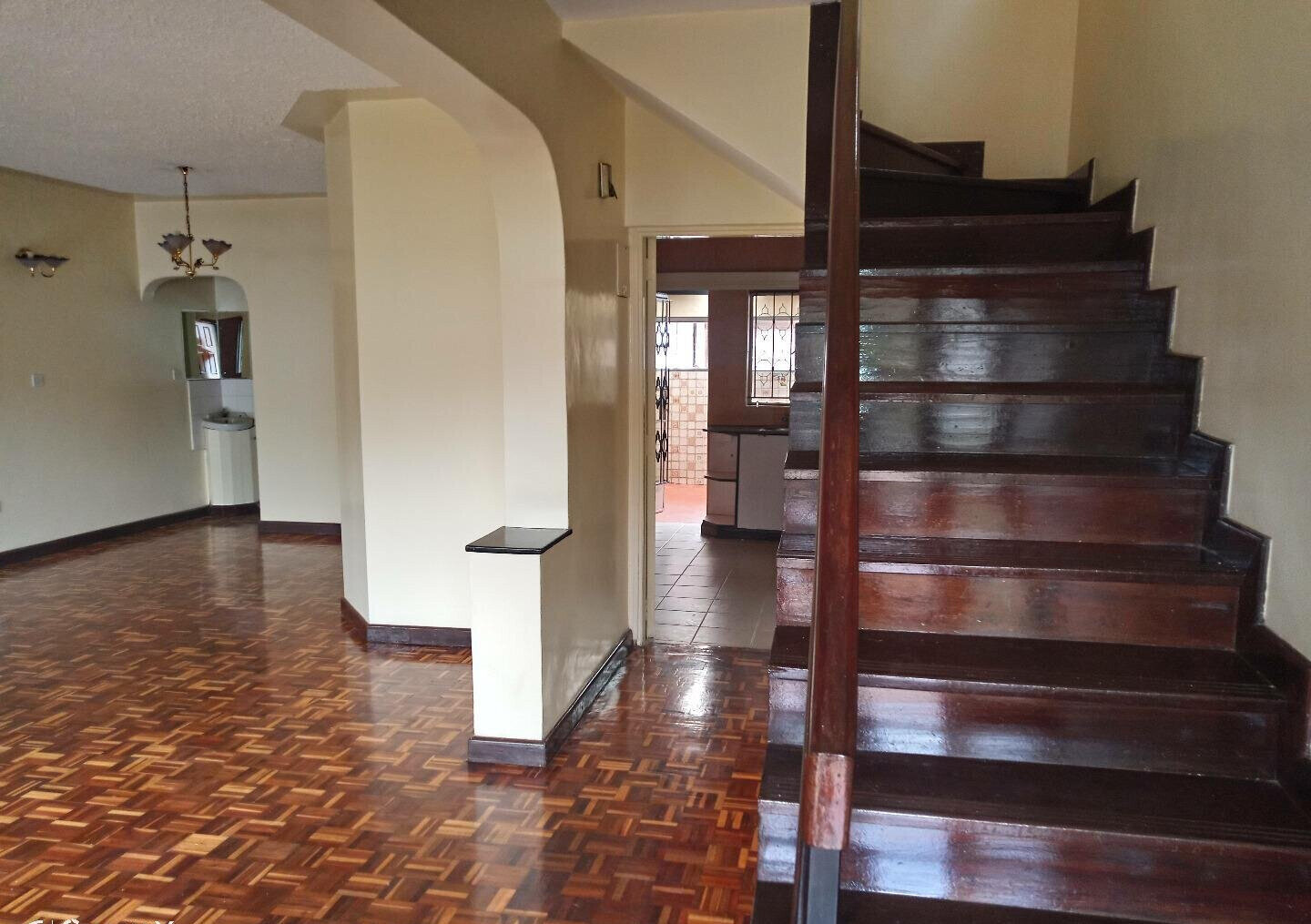 4BR Townhouse with DSQ & Power Backup - Kileleshwa